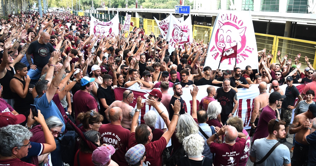 I tifosi del Torino contestano Urbano Cairo