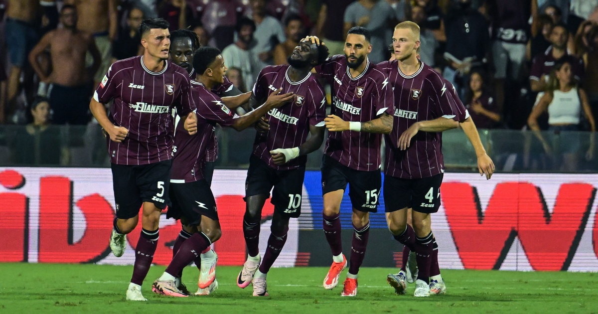 L'esultanza della Salernitana dopo un gol allo Spezia