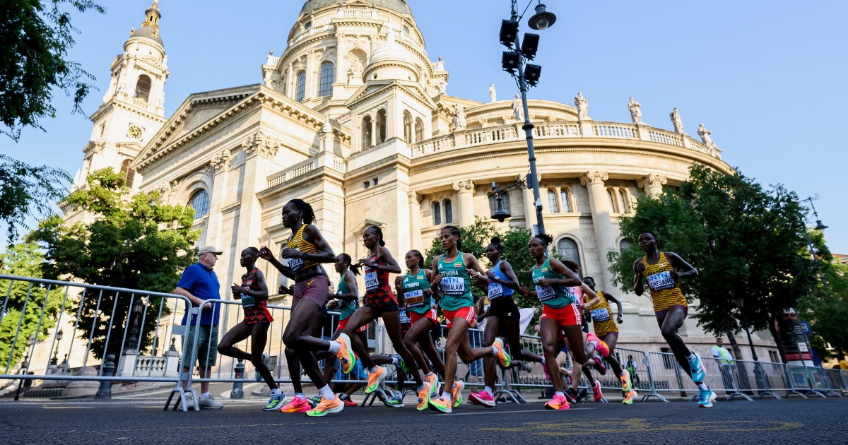 Rebecca Cheptegei guida il gruppo delle atlete ugandesi