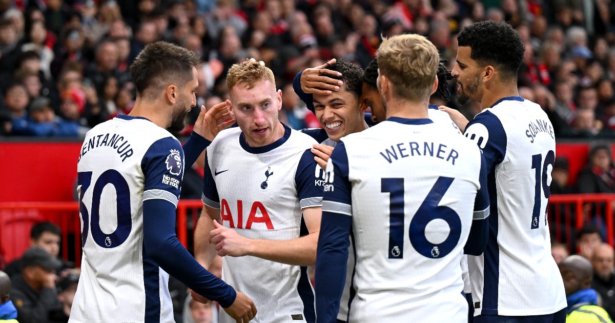 Dejan Kulusevski (Tottenham) esulta dopo il gol al Manchester United