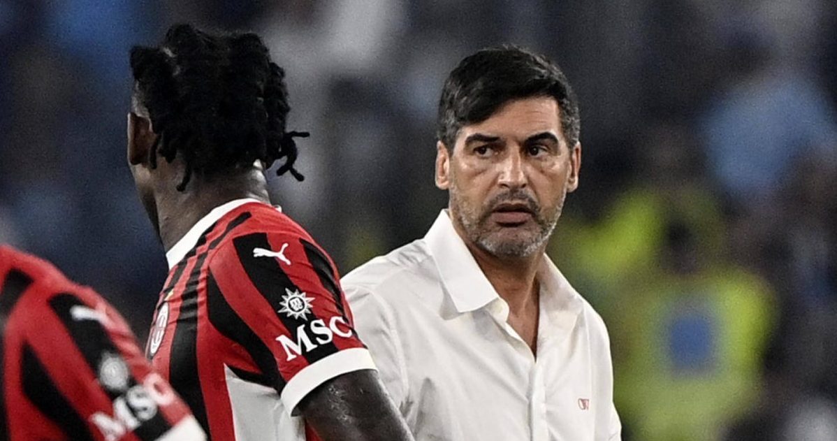 August 31, 2024, Rome: Milan s head coach Paulo Fonseca R with Milans Rafael Leao L during the Serie A soccer match between SS Lazio and AC Milan at the Olimpico stadium in Rome, Italy, 31 August 2024. ANSA/RICCARDO ANTIMIANI Soccer: Serie A Lazio vs Milan PUBLICATIONxINxGERxSUIxAUTxONLY - ZUMAa110 20240831_zaf_a110_190 Copyright: xRiccardoxAntimianix