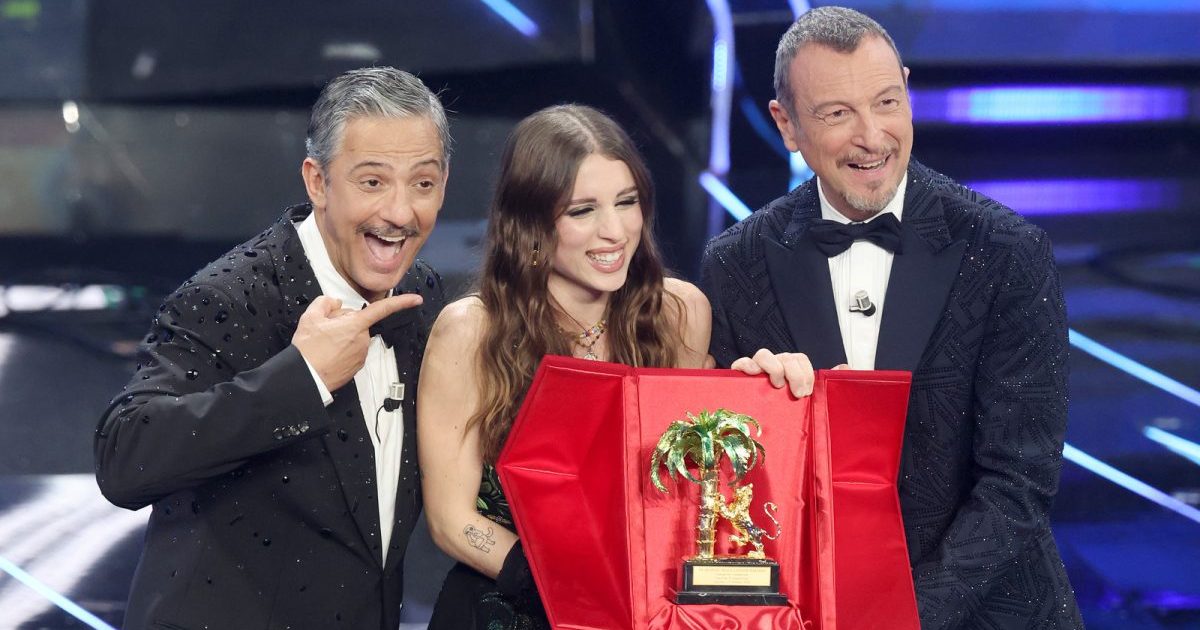 Angelina Mango con Fiorello e Amadues a Sanremo